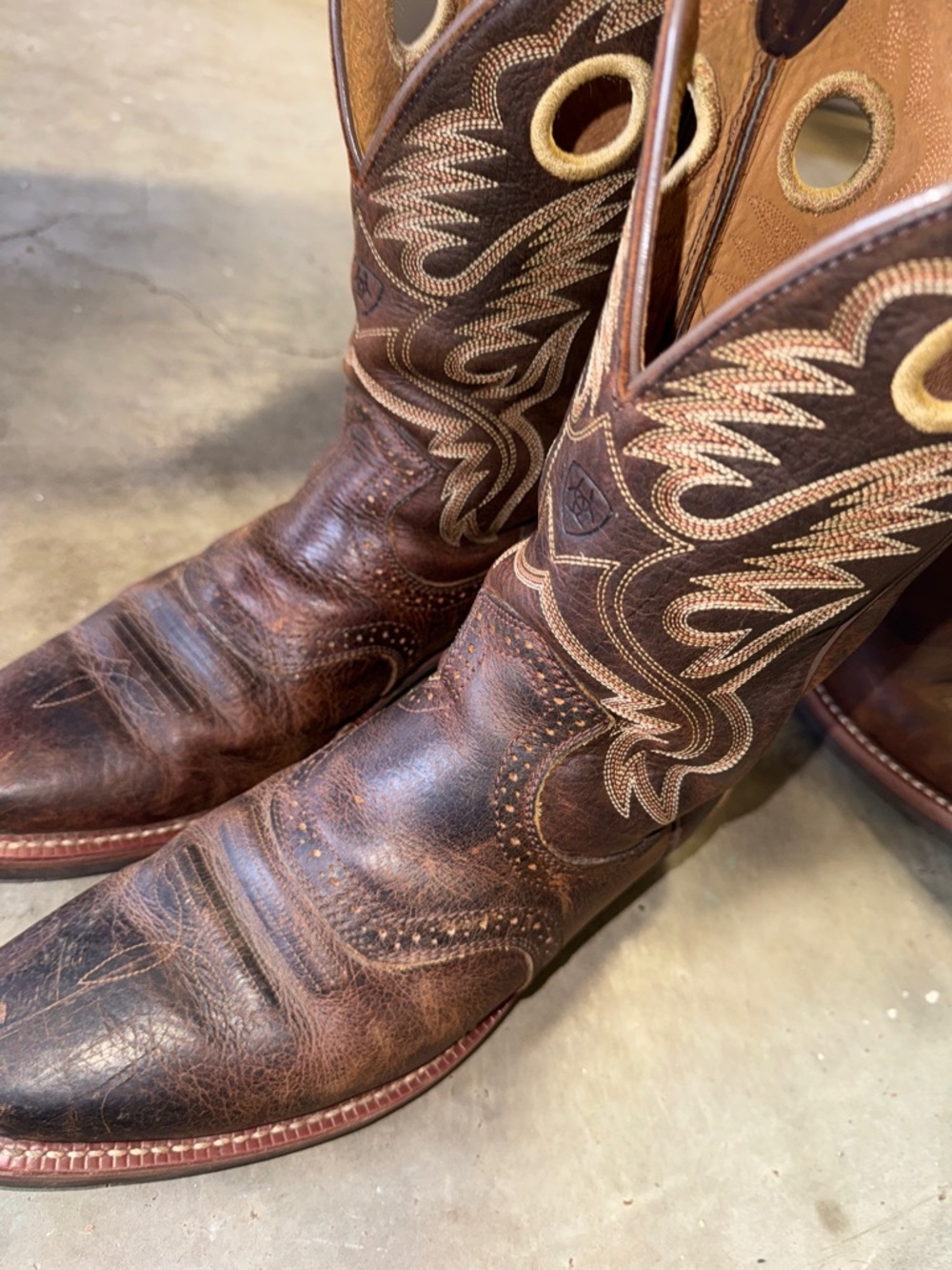ARYAT Men's Brown Leather  Boots with Decorative Stitching🫶